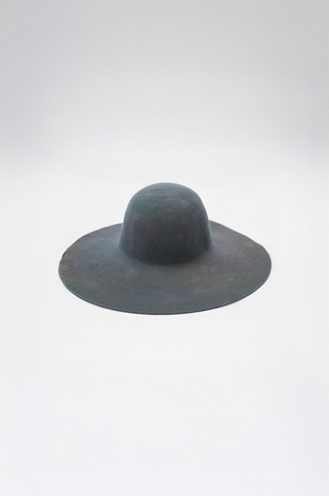 Onix . Blue / Charcoal Hues . 10”