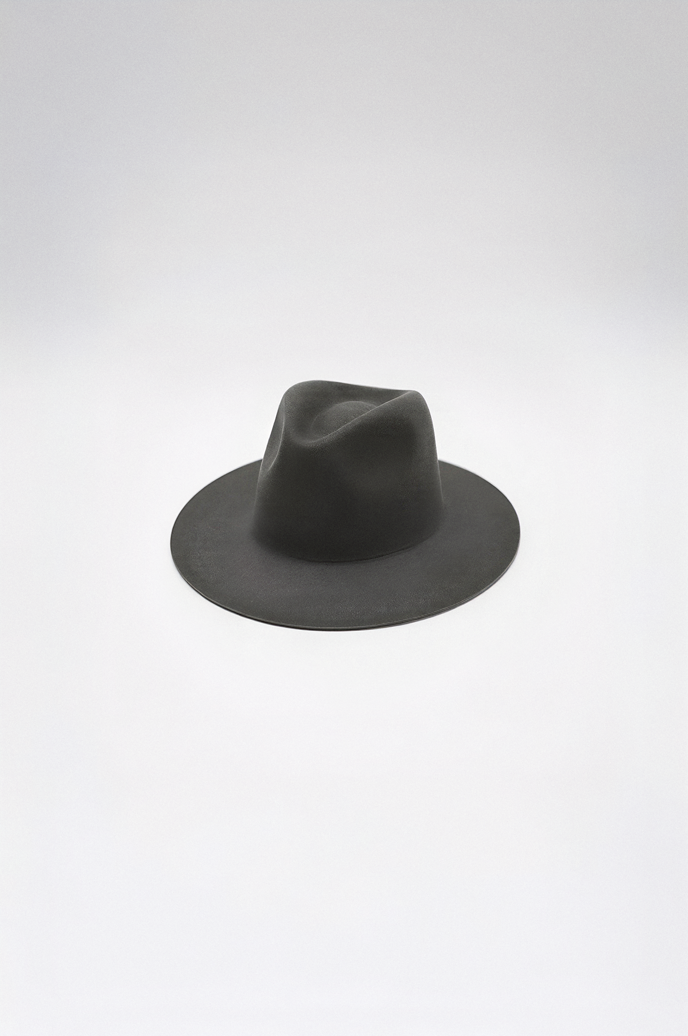 Umbra . Smoke Gray . 7”