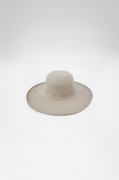 Liev . Off White . 9"